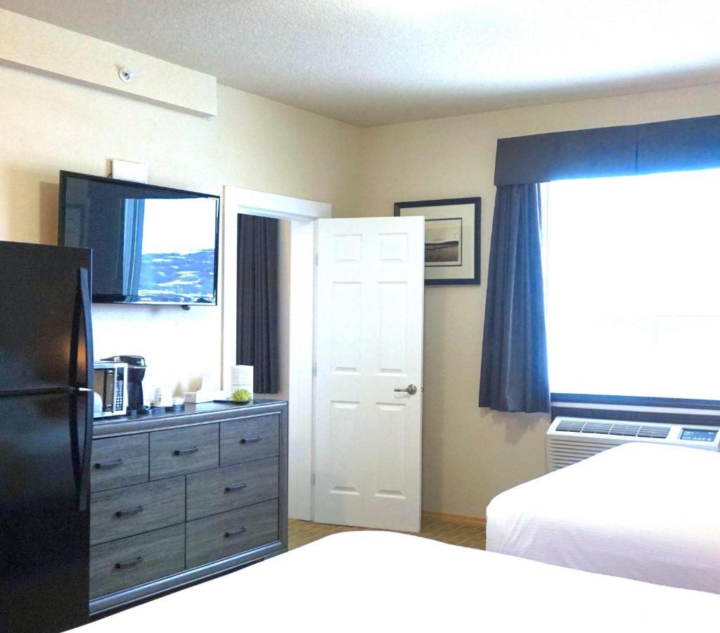 High Point Inn & Suites Peace River Екстер'єр фото