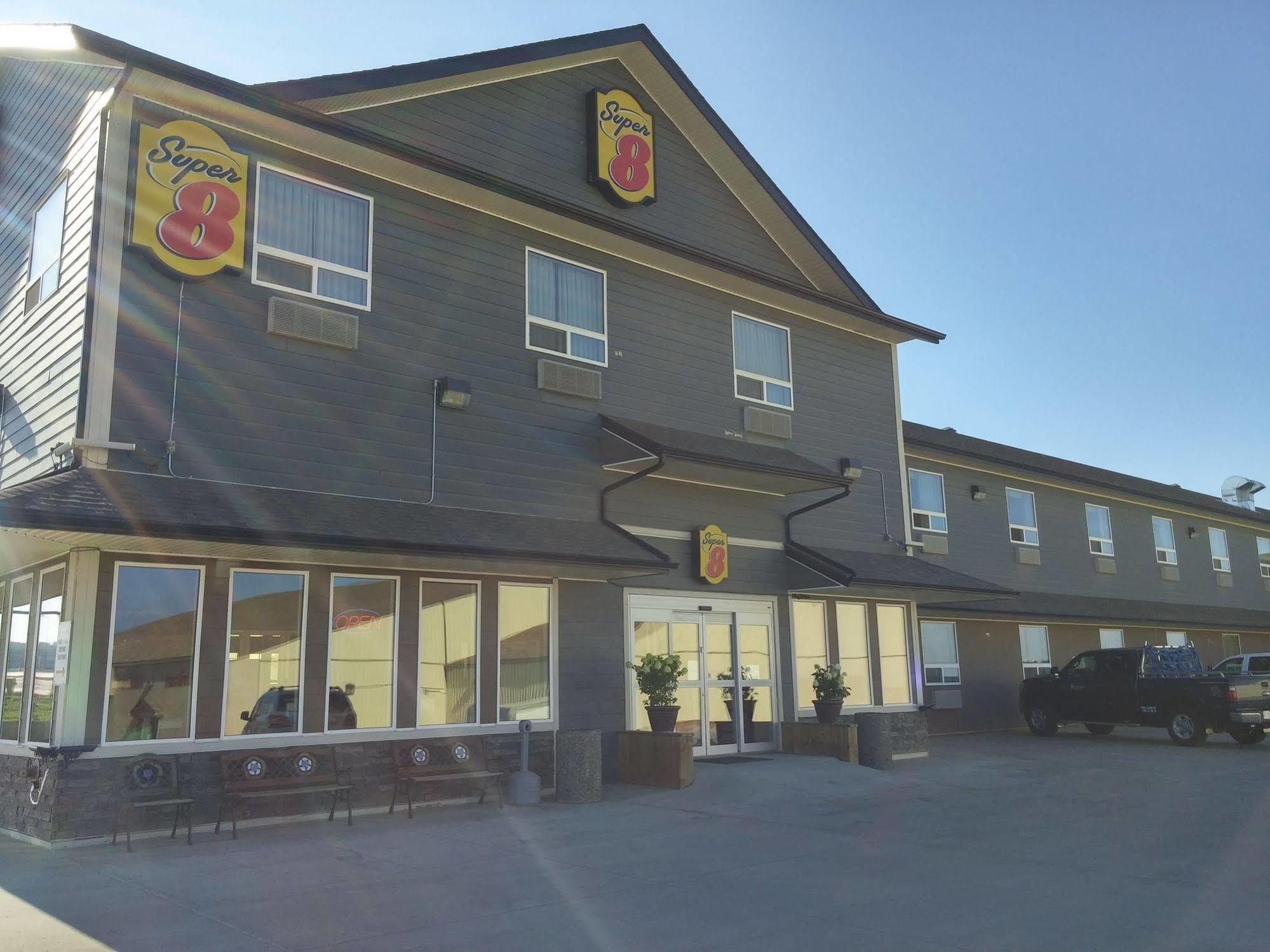 High Point Inn & Suites Peace River Екстер'єр фото