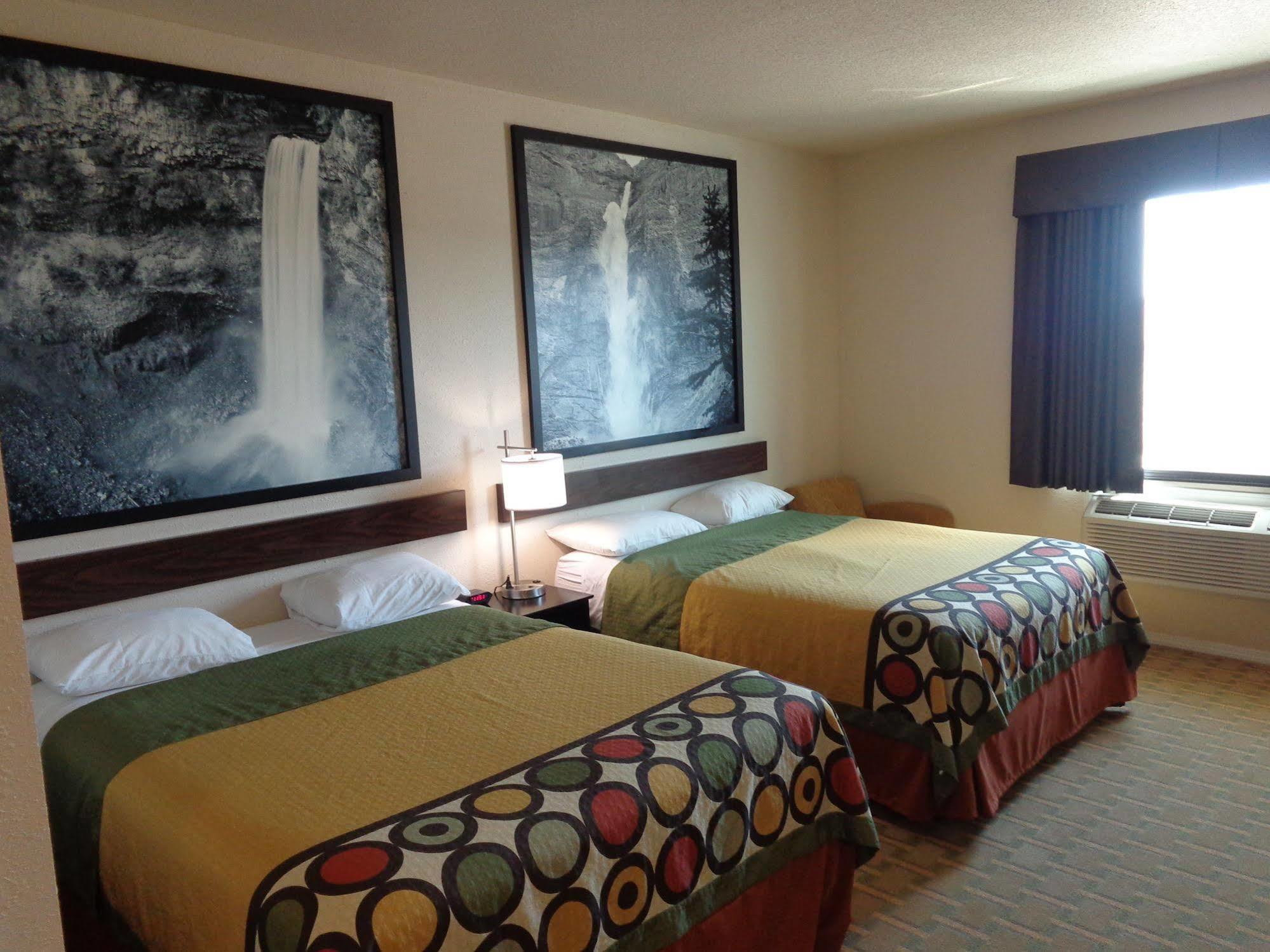 High Point Inn & Suites Peace River Екстер'єр фото